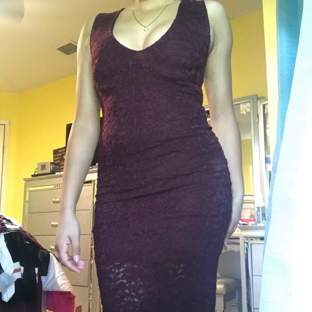 Low V knee high dress in Maroon